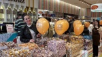 Москвичка выиграла годовой запас шоколада в фирменном магазине «Алёнка»