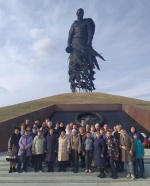 «Объединенные кондитеры» поздравили ветеранов поездкой к мемориалу Советскому солдату в Ржев