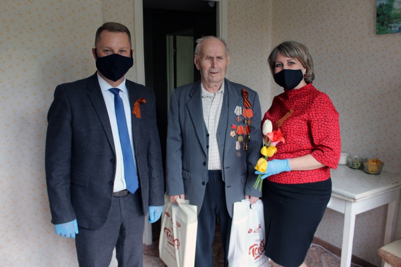 Кондитерская фирма «ТАКФ» поздравляет ветеранов города Тамбова.jpg Кондитерская фирма «ТАКФ» поздравляет ветеранов города Тамбова.jpg