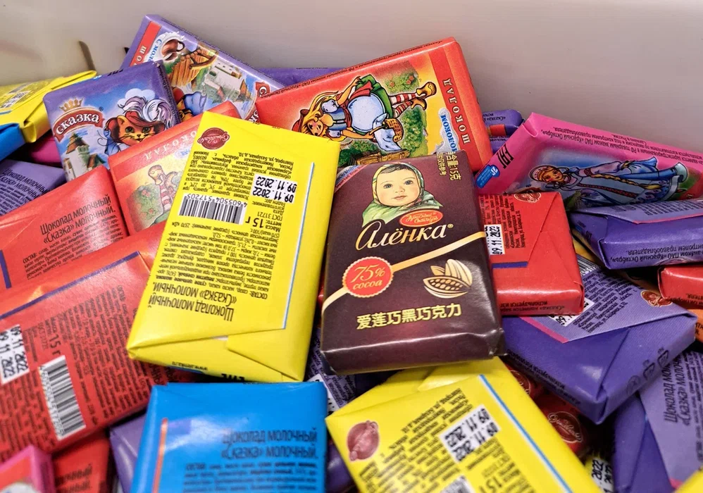 На фабрике производится шоколад «Аленка» для Китайских покупателей