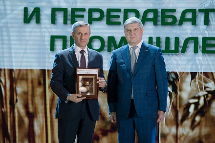 Воронежской кондитерской фабрике вручена почетная награда Правительства области