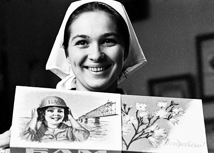 В 1975 году фабрика «Красный Октябрь» начала выпускать продукцию, посвящённую БАМу